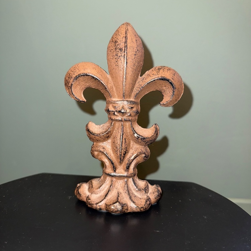 Fleur de Lis Cast Iron Decor or Doorstop - Picture 13 of 14